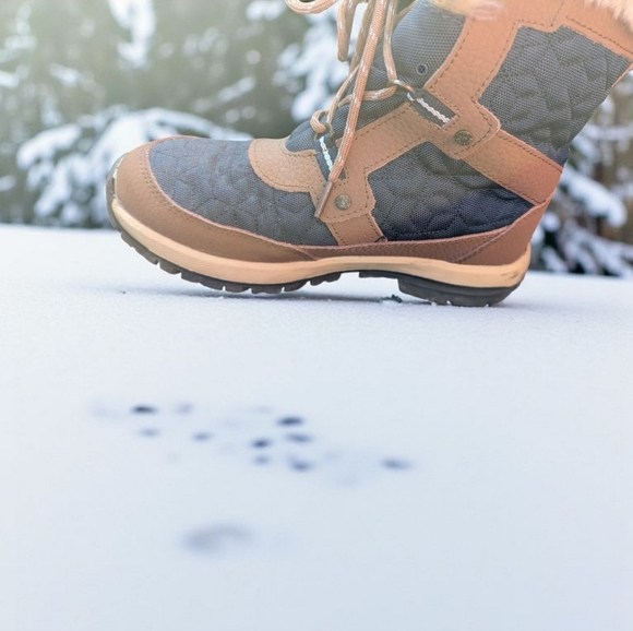 BearPaw Women's Boots with Cream Faux Fur Size 7 (EUC) - Picture 9 of 14